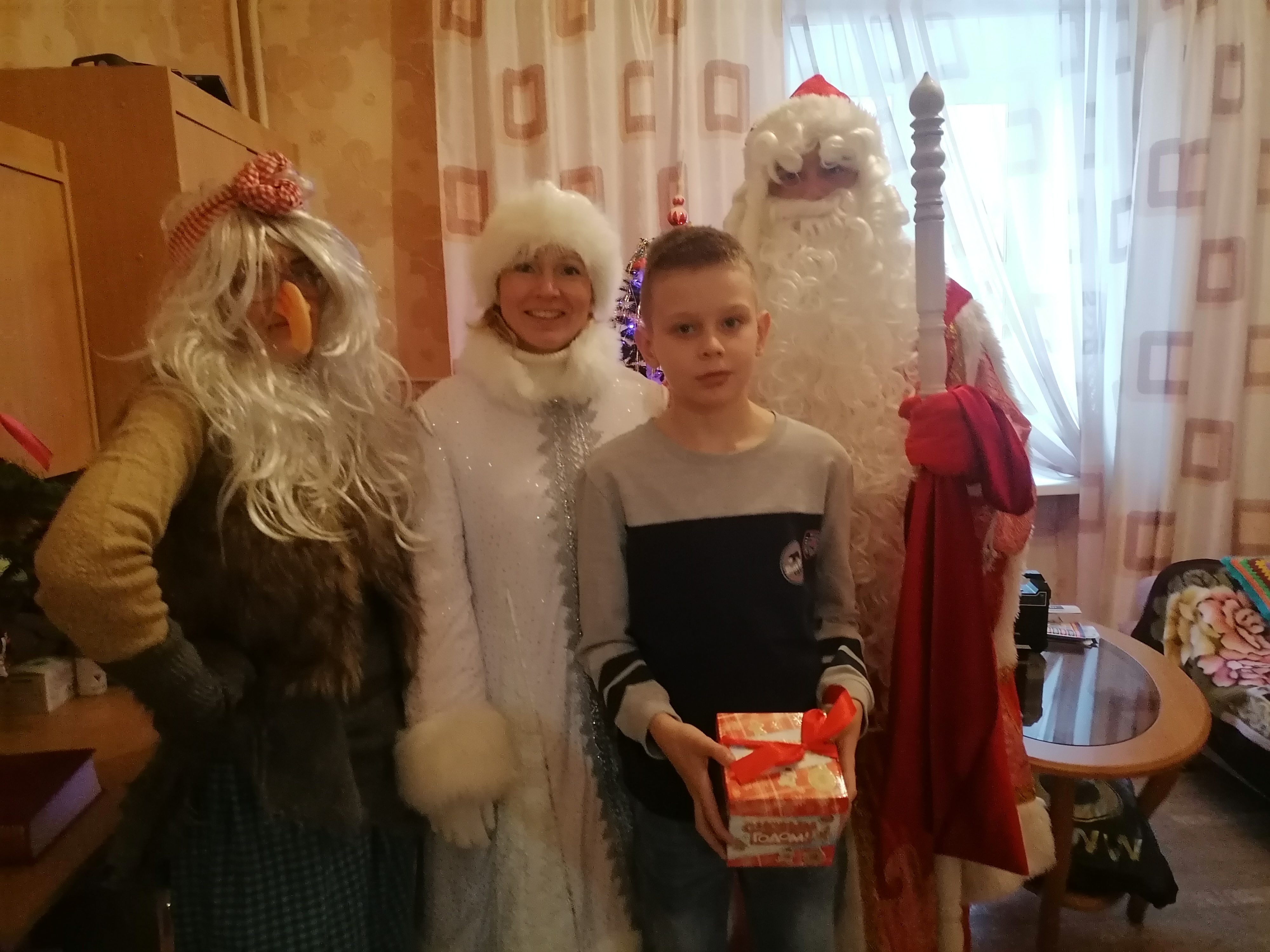 Дед Мороз и Снегурочка в каждый дом 2