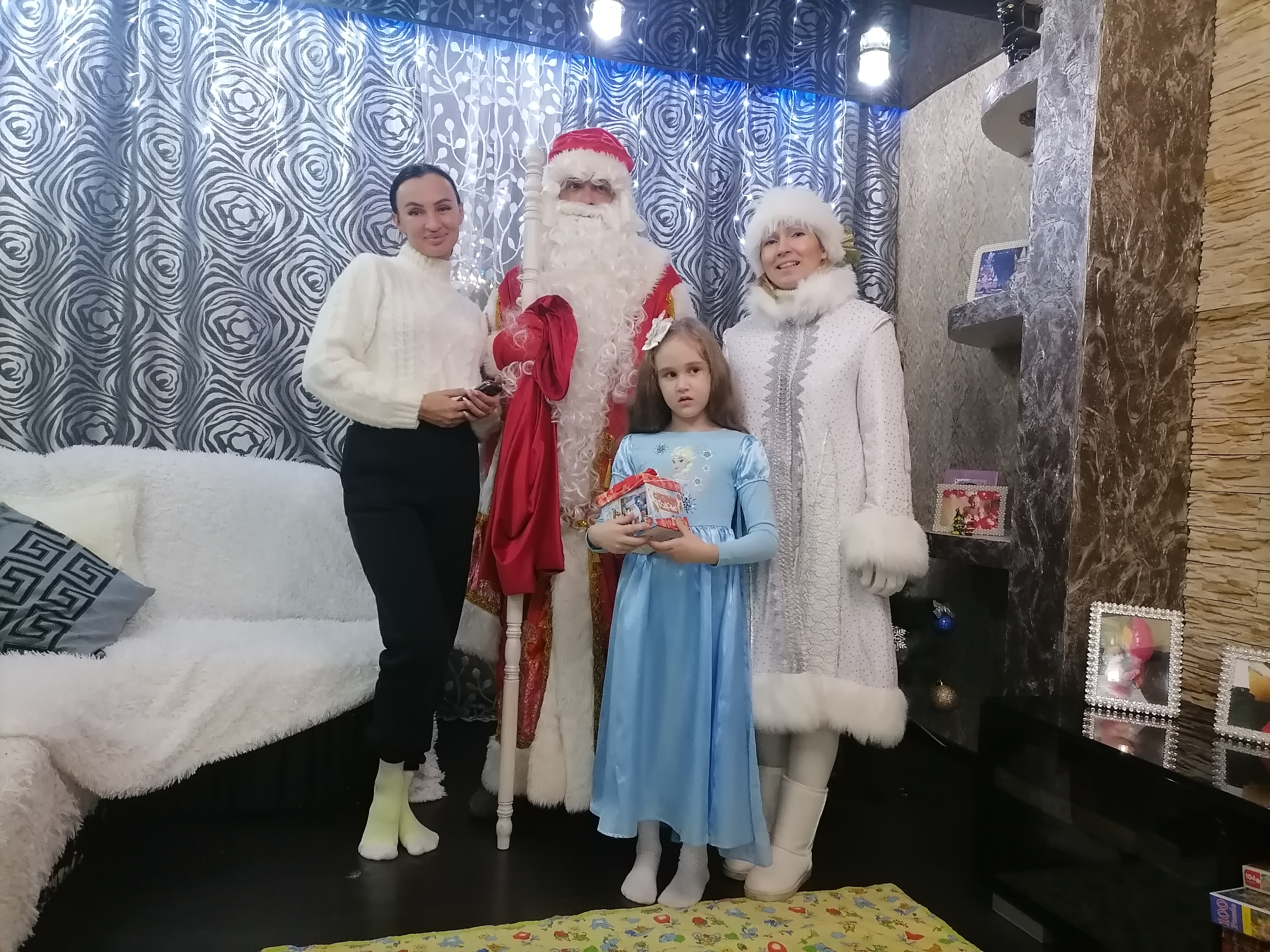 Дед Мороз и Снегурочка в каждый дом 4